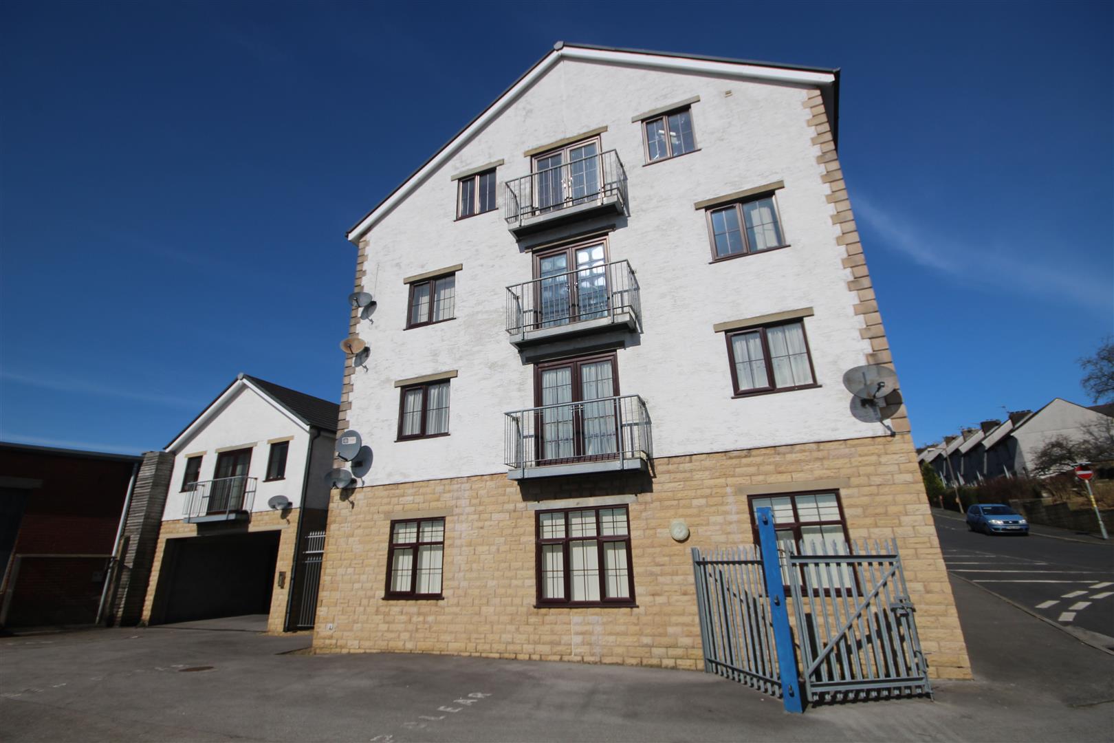 2 bedroom apartment SSTC in Colne - IMG_9478.JPG